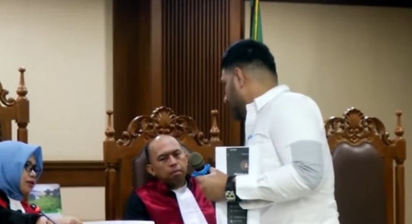 Sidang Memanas! Ammar Zoni Serahkan Bukti Dugaan Pemerasan Rp 300 Juta oleh Oknum Polisi