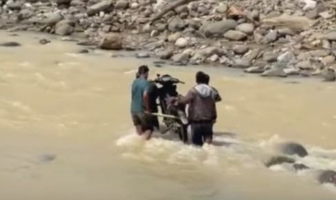 Tiga Bulan Pasca Banjir, Desa Sibio-bio Tapteng Masih Terisolir: Jembatan Putus dan Listrik Masih Padam