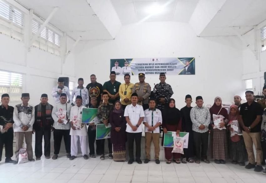 Wali Kota Mahyaruddin Salim Distribusikan Zakat Kepada 236 Mustahik Serta Pemberian BPJS Ketenagakerjaan Kepada Marbot dan Imam Mesjid