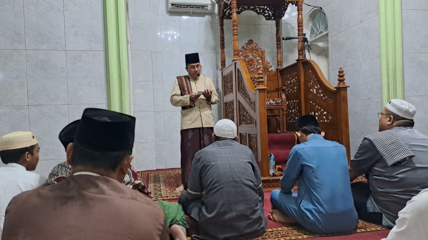 Malam Ke-4 Ramadhan, Ustad Marasonang Siregar Ajak Umat Muslim Berhias dengan Akhlak Mulia