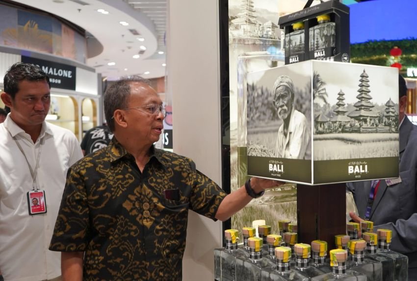 Gubernur Koster Dorong UMKM Bali Tembus Pasar Internasional Lewat Duty Free Bandara, Arak Bali Siap Bersaing dengan Minuman Impor