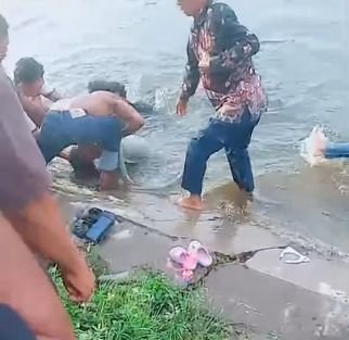 Tragedi di Waduk Menongo Lamongan, Tiga Bocah Perempuan Tewas Tenggelam Saat Menolong Teman