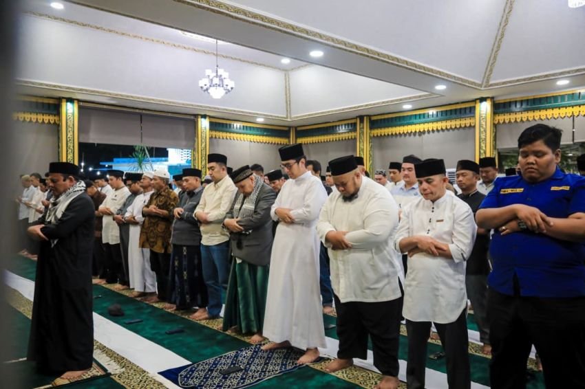 Rico Waas Tarawih Bersama Warga Medan Selayang, Perkuat Ukhuwah dan Kebersamaan di Bulan Ramadhan