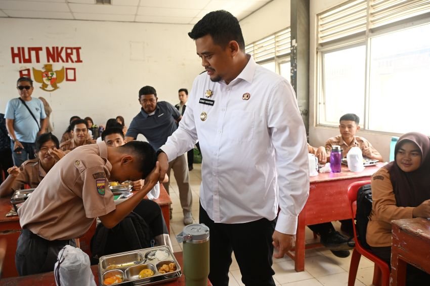 SMA Negeri 1 Gunungsitoli Terima MBG, Gubernur Bobby Nasution Pastikan Menu Sehat dan Bergizi