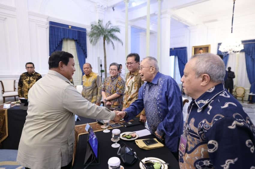 Tiba dari Lawatan Internasional, Prabowo Langsung Pimpin Rapat Strategis di Kertanegara