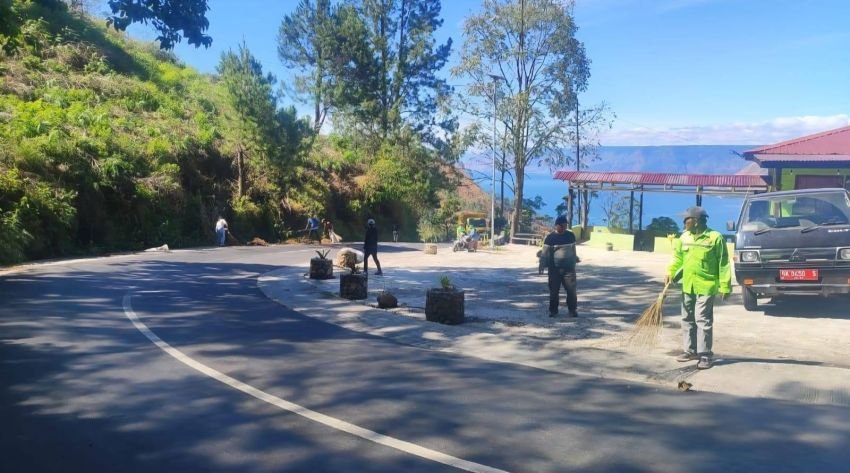 Bupati Karo Tindaklanjuti Instruksi Presiden dengan Menempatkan Petugas Kebersihan di Destinasi Wisata