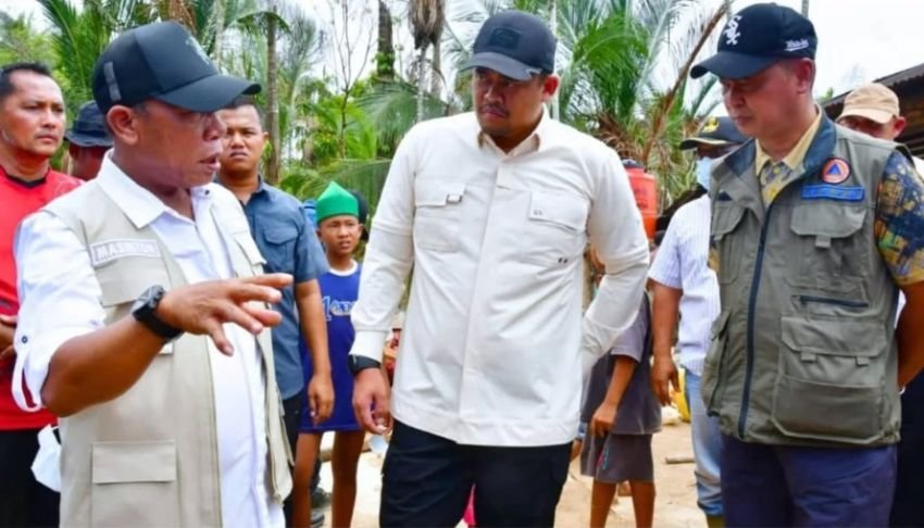 Warga Lopian Desak Tanggul Permanen, Bobby Nasution Tinjau Lokasi Banjir Tapteng