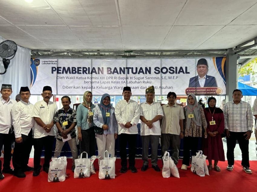 Wakil Ketua Komisi XIII DPR RI Sugiat Santoso Salurkan 50 Paket Sembako di Lapas Labuhan Ruku, Perkuat Kepedulian Ramadhan bagi Keluarga Warga Binaan