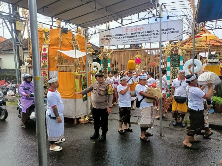 Polsek Kuta Selatan Lakukan Cooling System dan Kawal Upacara Adat di Banjar Bualu, Pastikan Situasi Kamtibmas Tetap Kondusif