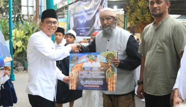 Wakil Wali Kota Medan Safari Ramadan di Masjid Jami&rsquo;, Serahkan Bantuan untuk Masyarakat dan Masjid