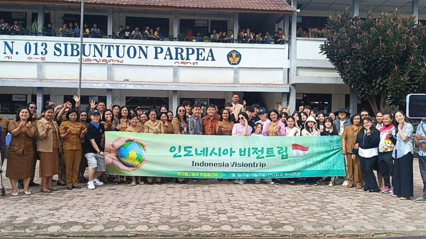 SMP Negeri 013 Sibuntuon Parpea Terima Kunjungan Tim Korea dalam Program "Indonesia Visiontrip"