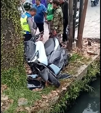 Tragedi Pagi di Medan: Tukang Jamu Tewas Tabrak Pohon Saat Antar Anak ke Sekolah