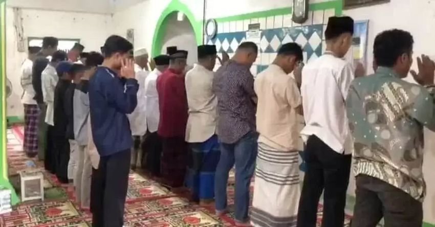 Jemaah Tarekat Naqsyabandiyah Kota Padang Gelar Salat Tarawih Pertama Malam Ini