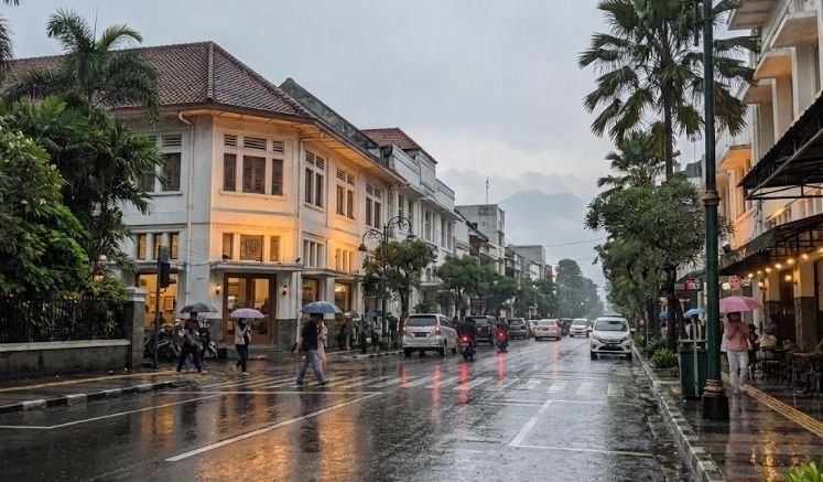 Cuaca Jawa Barat Didominasi Hujan Ringan, Sumedang dan Tasikmalaya Berpotensi Hujan Sedang