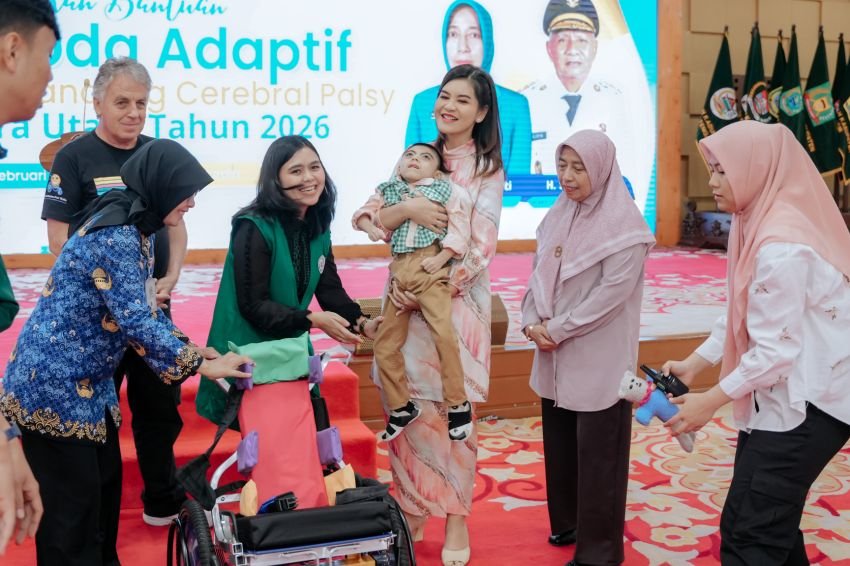 Kahiyang Ayu Serahkan 135 Kursi Roda Adaptif untuk Anak Penyandang Cerebral Palsy di Sumut