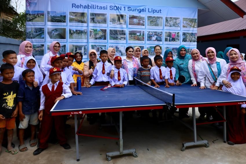Ketua TP PKK Aceh dan Seruni KMP Resmikan Kembali SD Negeri 1 Sungai Liput Pascabanjir
