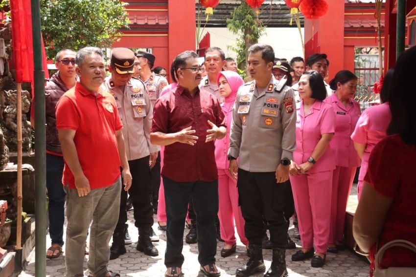 Kapolres Gianyar Kunjungi Rumah Ibadah Buddha dan Konghucu Sambut Imlek 2577, Tegaskan Pentingnya Kerukunan Antarumat Beragama