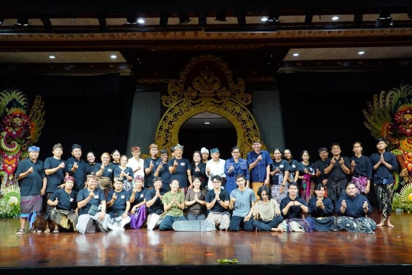 Pementasan Jaratkaru Dipuji Ibu Putri Koster, Kritik Sosial Disampaikan Secara Etis