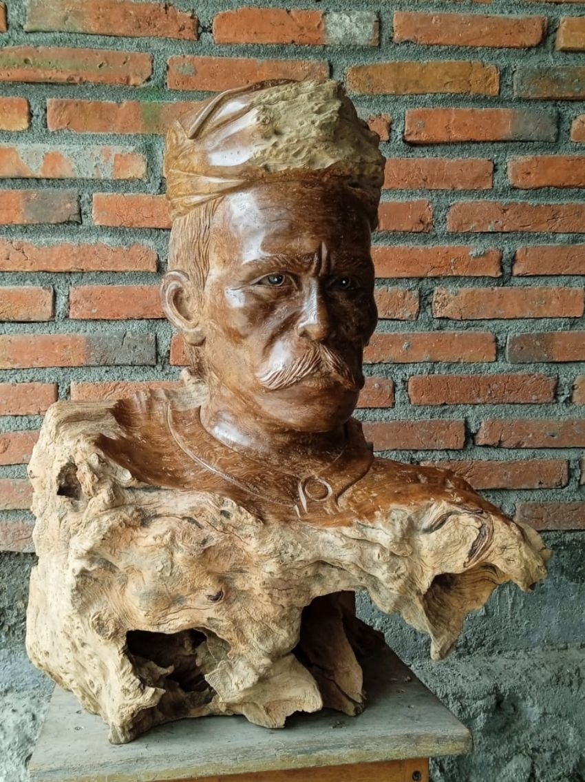 PWI Pusat Terima Patung Tirto Adhi Soerjo dan Samin Surosentiko, Semarakkan Hari Pers Nasional 2026