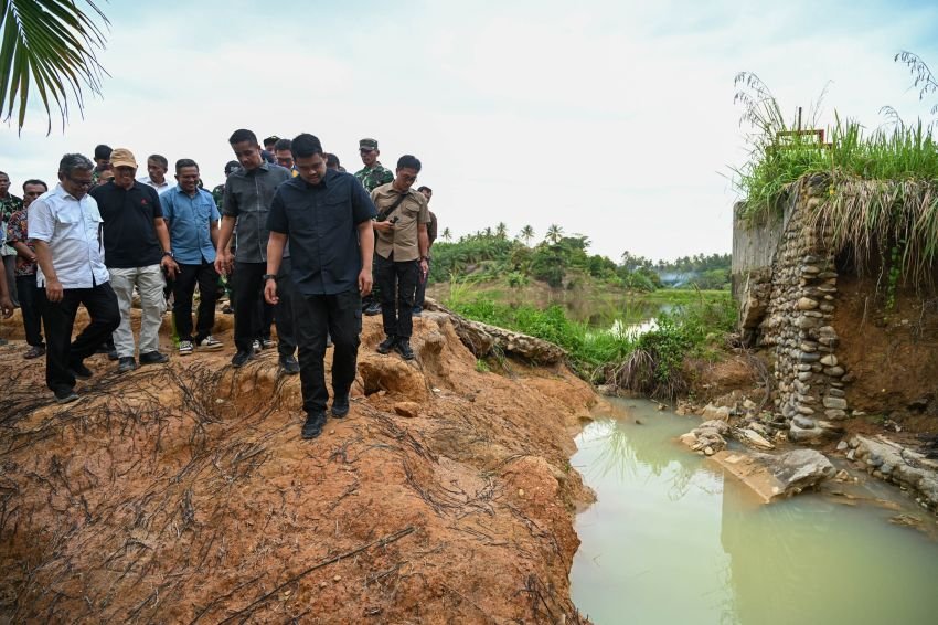 Gubernur Bobby Nasution Tinjau Sungai Tukka, Fokus Bangun Tanggul dan Sabo Dam Cegah Banjir