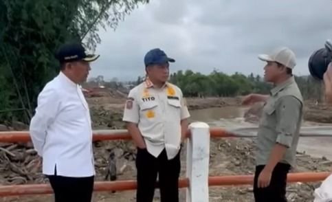 Mendagri Tito Karnavian Tinjau Sawah Tertimbun Lumpur di Pidie Jaya: 1.500 Hektare Terancam Produksi