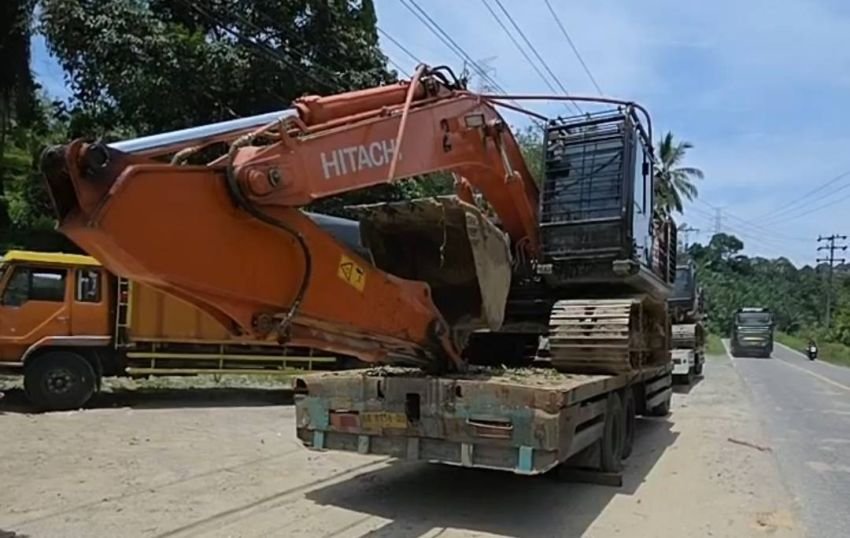 Tim Brimob dan Ditreskrimsus Polda Sumut Sita 14 Ekskavator di Tambang Emas Ilegal Madina, 7 Orang Ditangkap