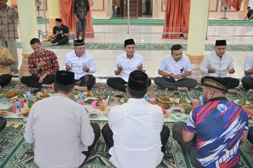 Buka Puasa Bersama di Aceh Utara: Wakil Gubernur Fadhlullah Pererat Silaturahmi dengan Warga