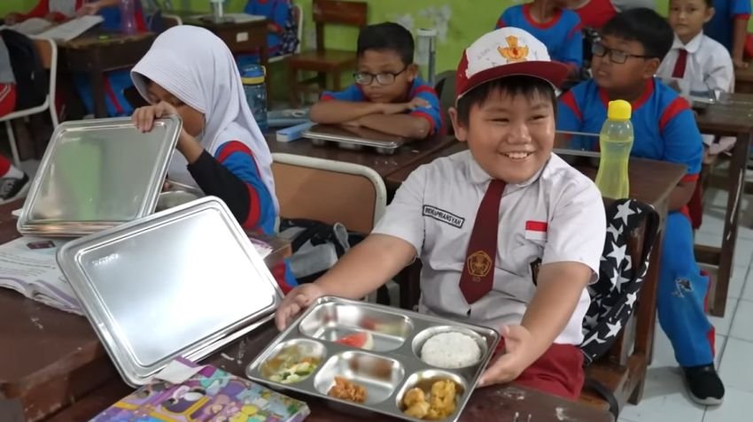 Tidak Ada Pemangkasan Anggaran Pendidikan di APBN 2026 Untuk Program MBG