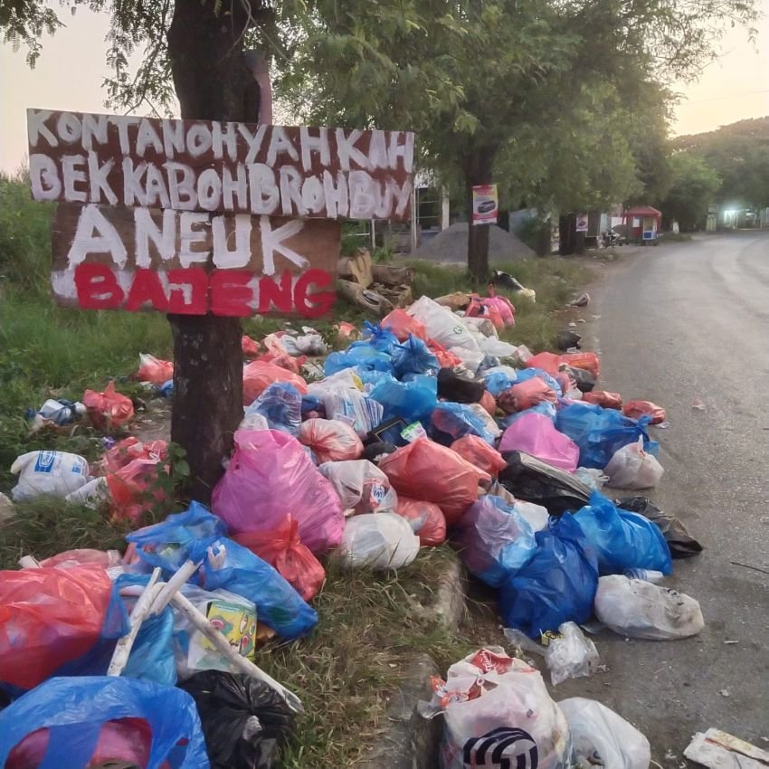 Kepala Dusun Banda Gampong Lam Lumpu Geram: "Pembuang Sampah Sembarangan Bukan Manusia!"