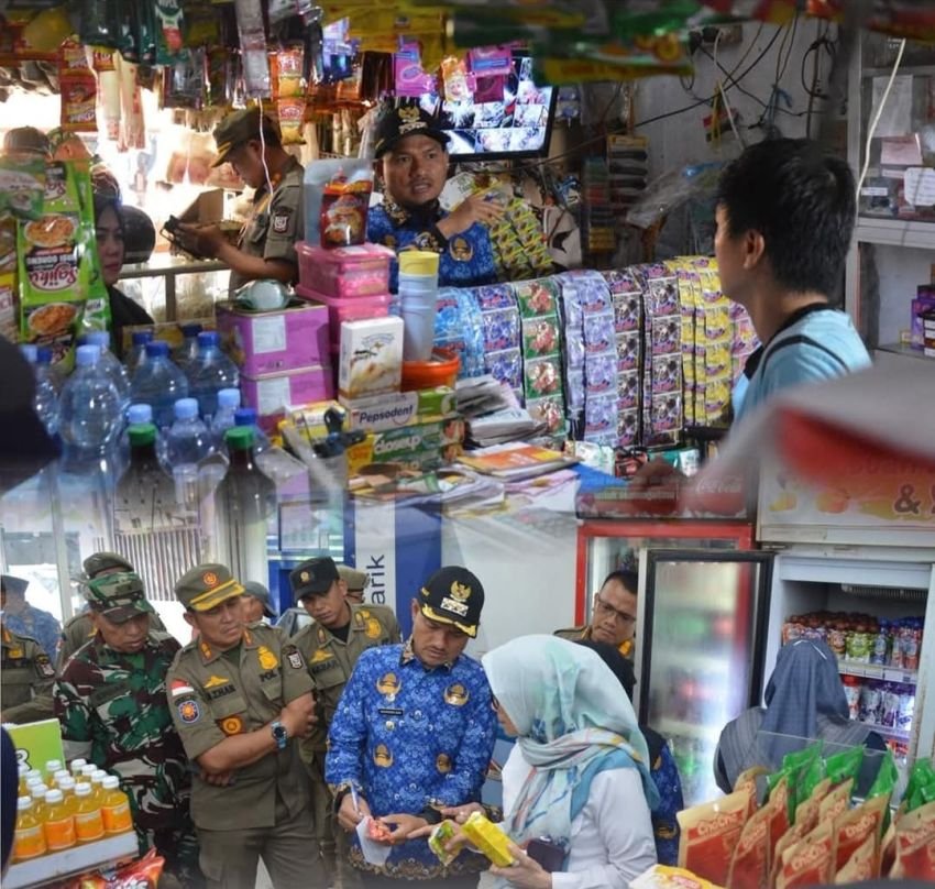 Wali Kota Tanjungbalai Lakukan Sidak Pasar dan Toko Jelang Idul Fitri: Pastikan Ketersediaan Bahan Pokok dan Keamanan Produk