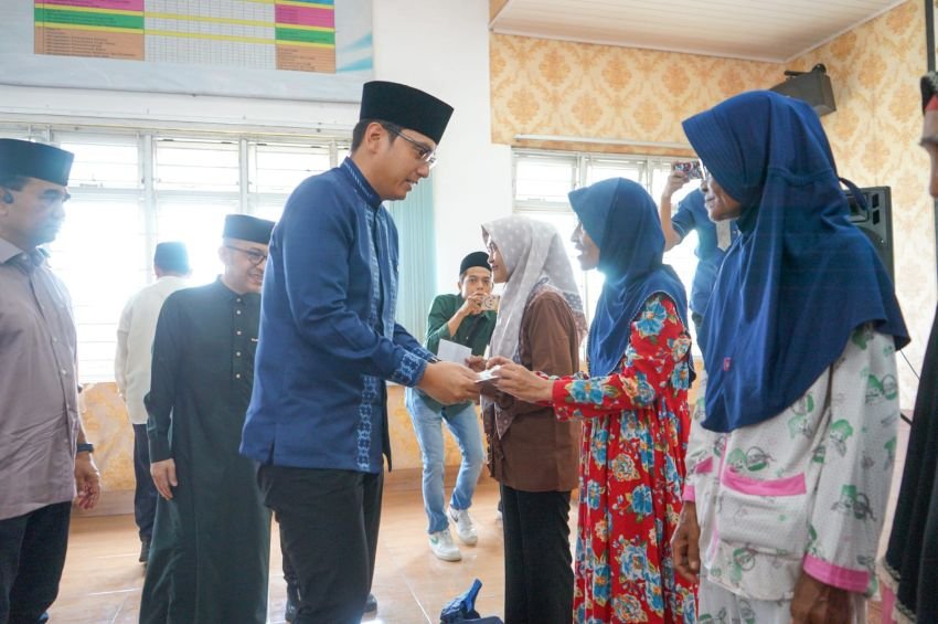 Wali Kota Medan Salurkan Zakat ASN Senilai Rp 353 Juta kepada 948 Mustahik: Yang Terpenting Keikhlasan