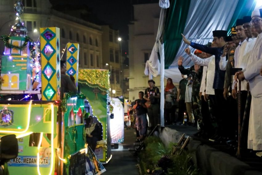 Ribuan Warga Sambut Idulfitri dengan Penuh Sukacita, Rico Waas: Kita Mulai dari Nol Lagi