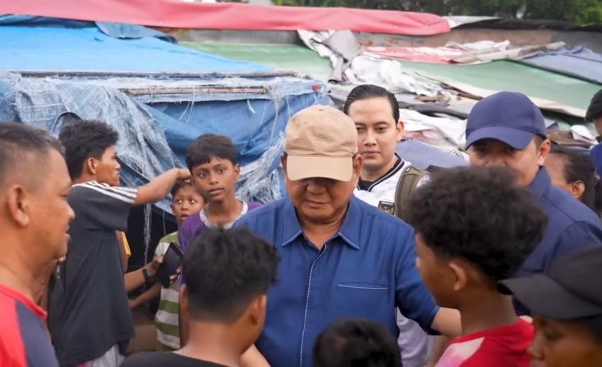 Sempat Ingin Menyamar, Presiden Prabowo Disambut Antusias Warga Bantaran Rel Senen: Janjikan Hunian Layak