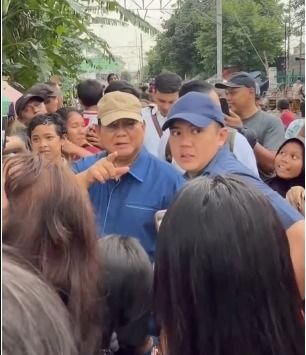 Blusukan ke Senen, Prabowo Berkomitmen Bangun Perumahan Layak untuk Warga