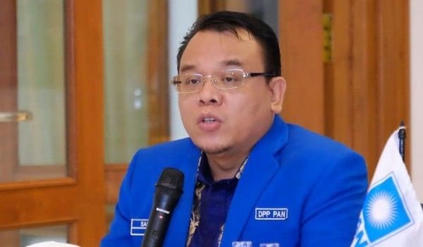 Saleh Daulay Tak Respon Saat Mau Diwawancara Soal Agunan Tambahan KUR Rp 100 Juta di BRI
