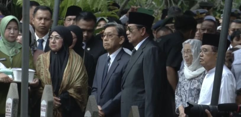 SBY, JK, dan Boediono Hadiri Pemakaman Try Sutrisno di TMP Kalibata