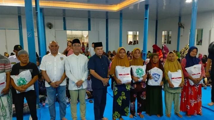 Bupati Tapsel Bersama IMI dan Gemira Sumut Salurkan Bantuan Ramadhan ke Warga Terdampak Bencana di Huntara Aek Garoga