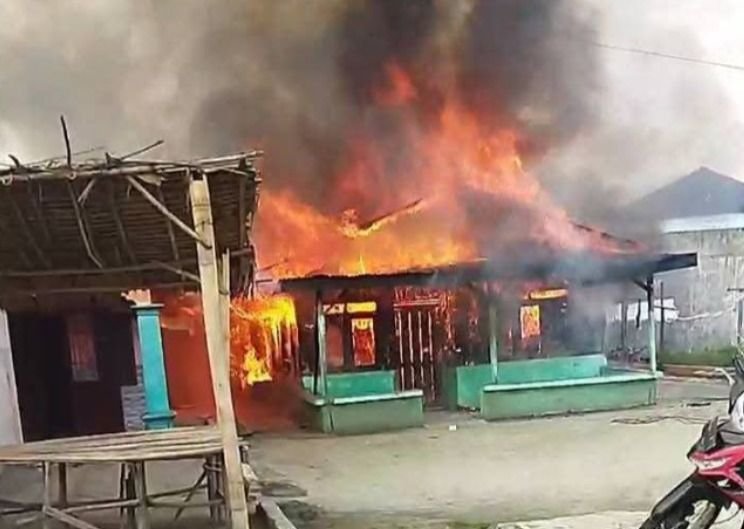 Kebakaran di Desa Rugemuk: Pasutri Lansia Tak Terselamatkan, Rumah Ludes dalam Hitungan Menit