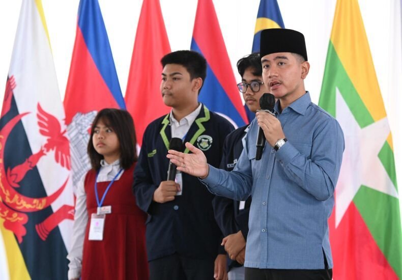 Gibran Minta Guru dan Orang Tua Tak Tertinggal Adaptasi AI: Jangan Malu Upgrade Diri