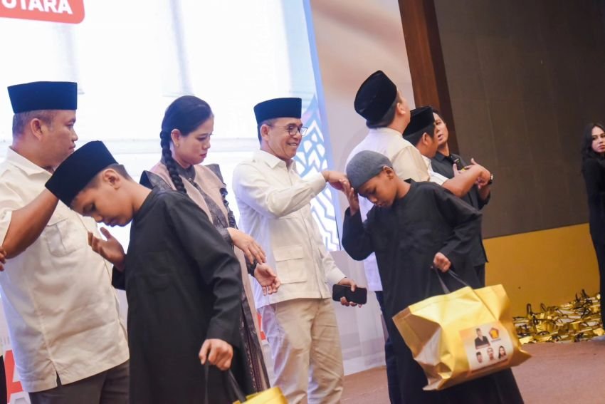 Ajak Tingkatkan Kepedulian Sosial, Wakil Wali Kota Medan Serahkan Santunan Anak Yatim Saat Buka Puasa Bersama Gerindra Sumut