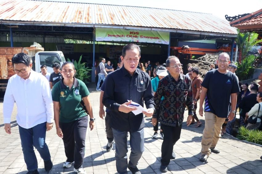 Gubernur Bali Dampingi Menteri LH Tinjau TPS3R di Badung, Dorong Setiap Rumah Miliki Teba Modern