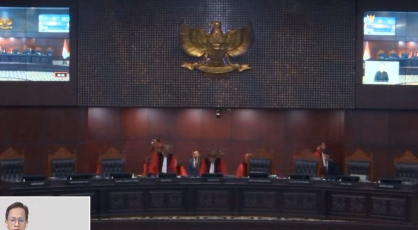 MK Tolak Gugatan Uji Materi KUHP dan UU ITE yang Diajukan Roy Suryo Cs, Sebut Permohonan Tidak Jelas