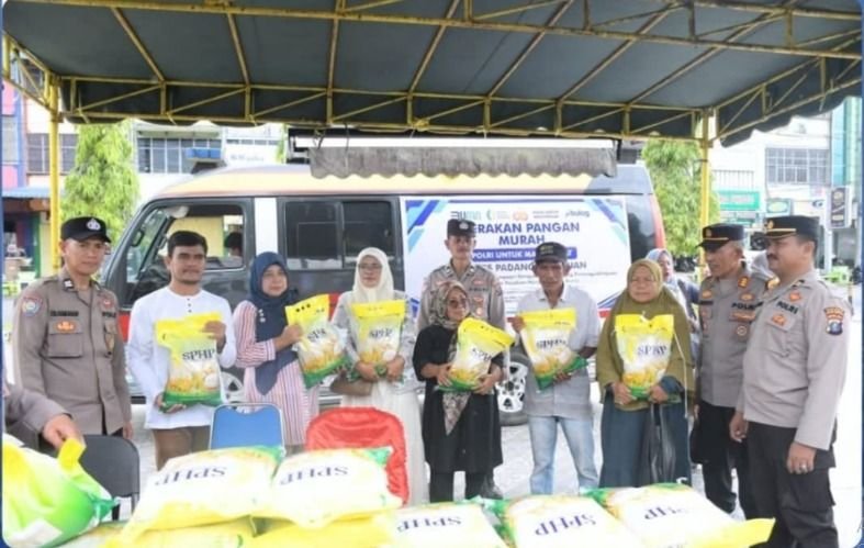 Antusiasme Warga Tinggi, Beras SPHP dalam Program Pangan Murah Polri Ludes Terjual