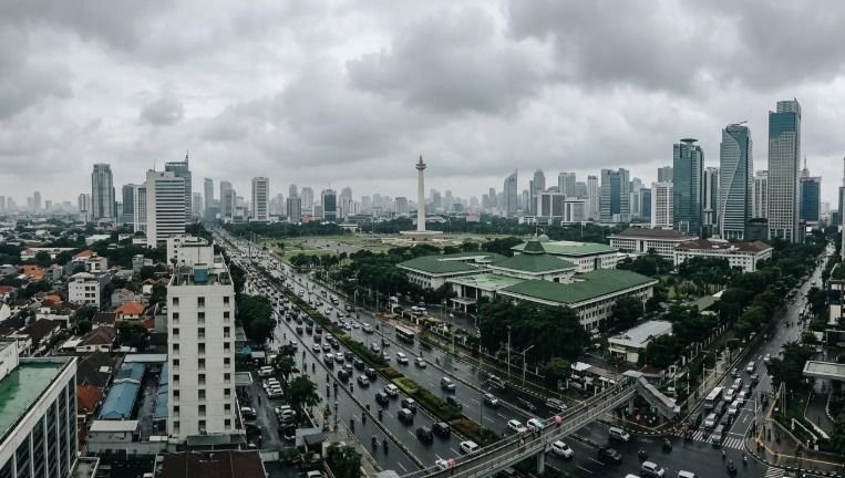 Cuaca Jakarta Didominasi Berawan, Suhu Tembus 34 Derajat Celsius