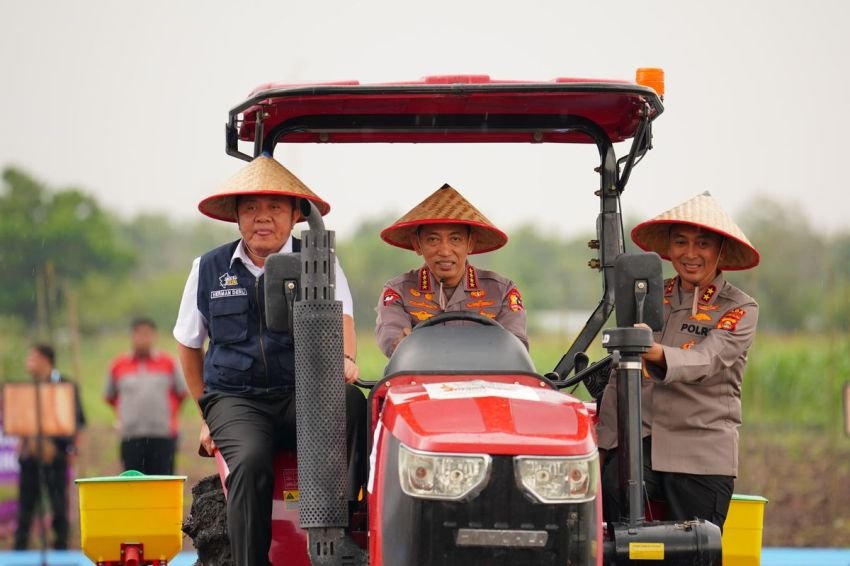 Dukung Swasembada Pangan, Kapolri Pimpin Tanam Raya Jagung Serentak: Targetkan 1 Juta Hektare Lahan!