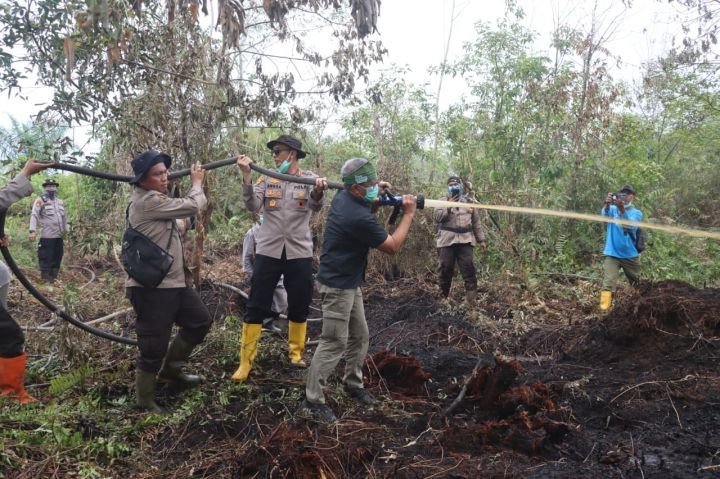 Bengkalis Dilanda Karhutla, Petugas Kesulitan Padamkan 300 Hektar Lahan Gambut