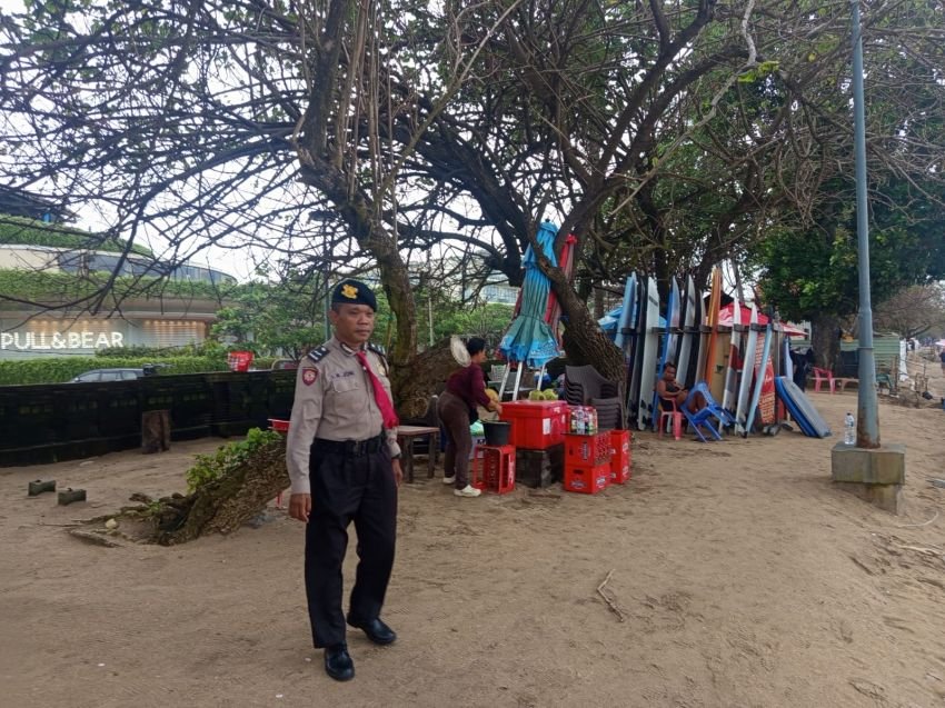 Keamanan Wisatawan Prioritas, Polresta Denpasar Lakukan Patroli Rutin di Pantai Kuta dan Legian