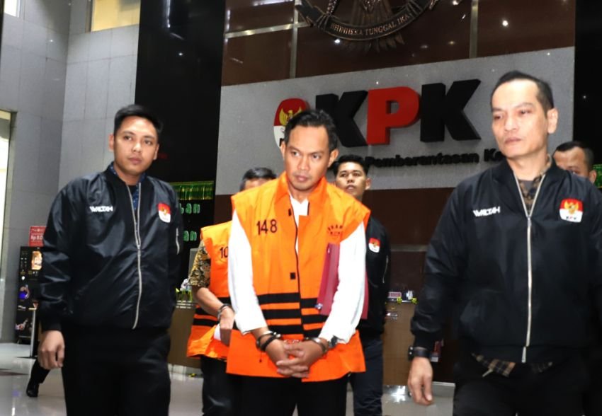 KPK Geledah Kantor Bupati Cilacap Terkait Kasus Pemerasan THR, Sita Dokumen dan Handphone