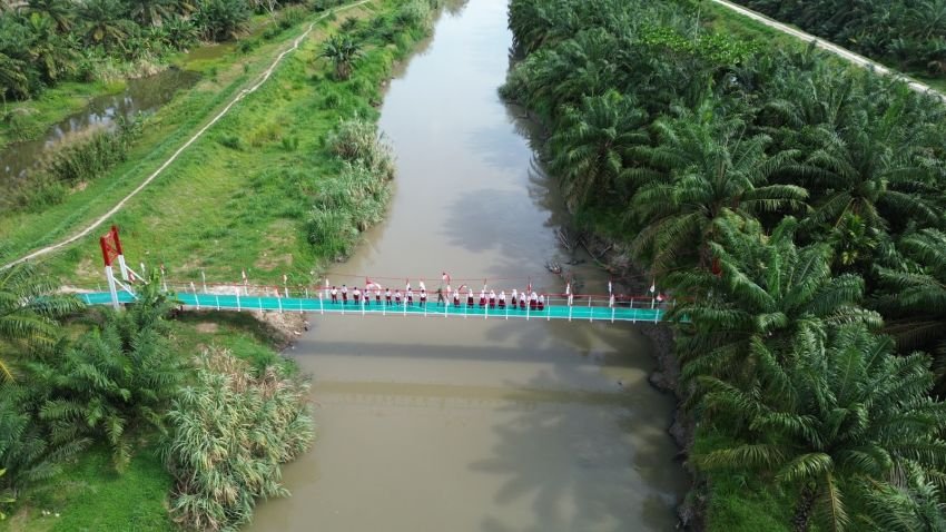 TNI Rampungkan Jembatan Perintis di Batu Bara, Akses Dua Desa Kembali Normal