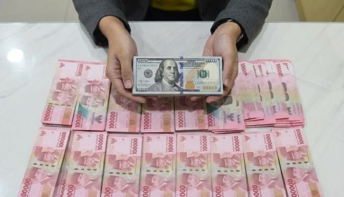 Sentimen Geopolitik dan Fiskal Tekan Rupiah, Kini Tersentuh Rp 16.971 per Dollar